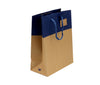 DittaDisplay REtail Solutions sac boutique en matériau kraft naturel 175gr avec bandeau imprimé en couleur bleu marine Boutiquetasche aus natürlichem Kraftmaterial 175gr mit bedruckter Banderole in der Farbe Marineblau boutique bag in natural kraft 175gr with navy blue printed headband