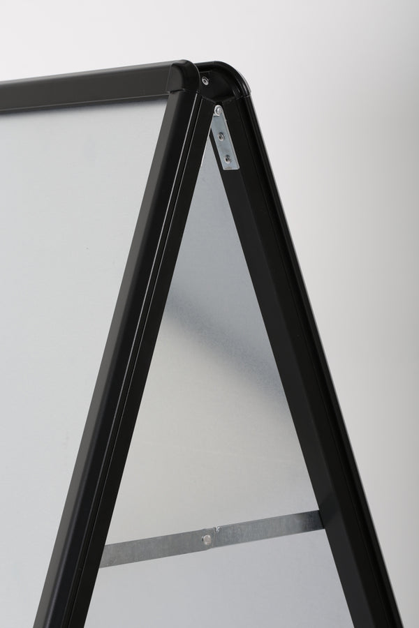 DittaDisplay Retail solutions panneau troittoir stop display double chevalet publicitaire aluminium noir Bürgersteigschild Haltestellendisplay doppelte schwarz Aluminium-Werbetafel pavement sign stop display double aluminium black advertising easel