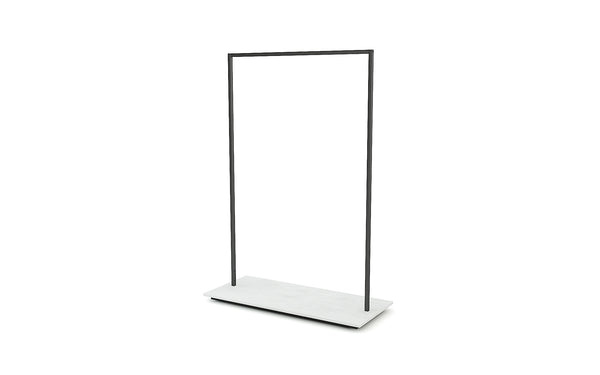 DittaDisplay Retail solutions portant fixe en métal brut de haute qualité avec socle en matériau mélaminé couleur blanc mat fester Träger aus hochwertigem, unbehandeltem Metall mit Sockel aus melaminharzbeschichtetem Material in der Farbe mattweiß high quality raw metal stand with white matte melamine base