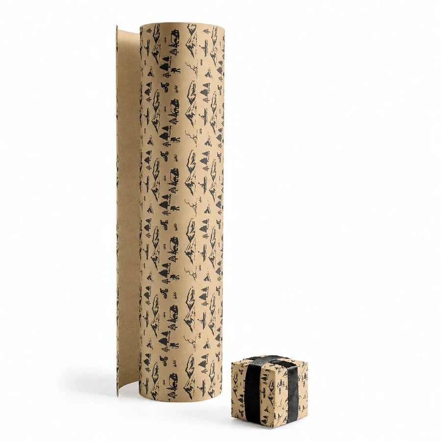 Détail du motif montagne et sports sur rouleau papier kraft brun pour boutiques et commerces
