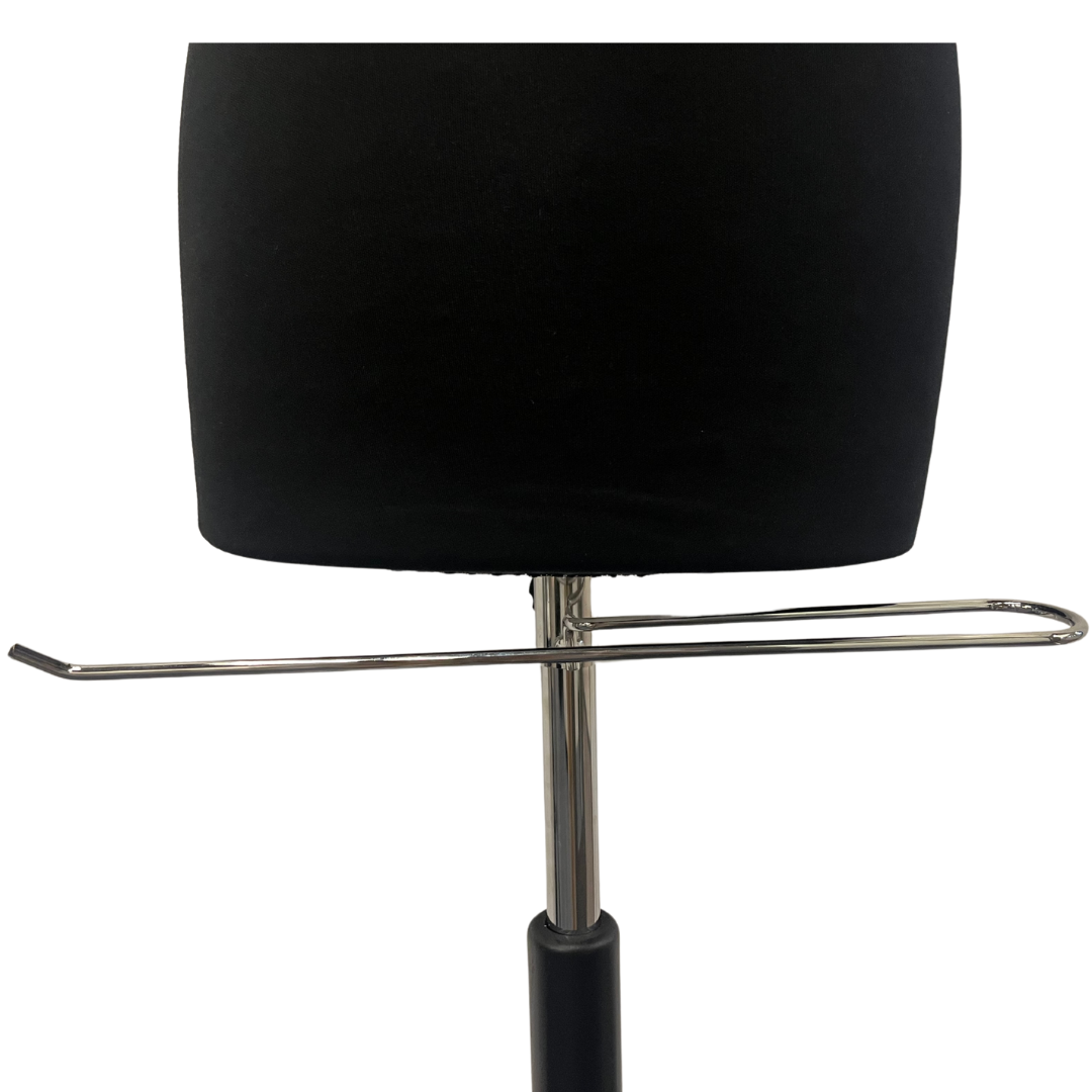 Adaptateur pour suspendre un pantalon sur buste de vitrine