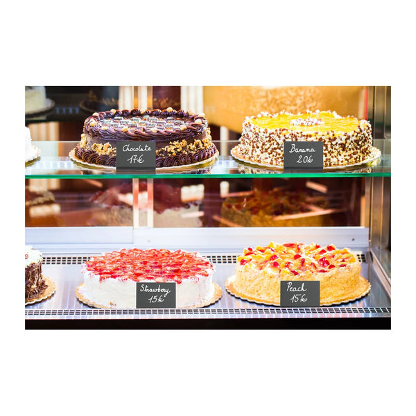 Ardoise de table en L format A8 en situation dans une vitrine ou sur un présentoir de boutique