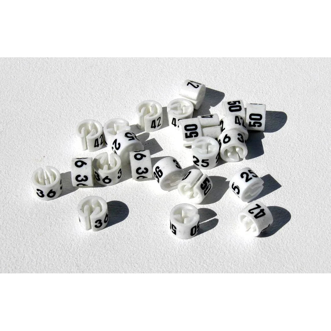 Bague de taille pour cintre blanche avec inscription noire, accessoire textile professionnel pour magasin de prêt-à-porter