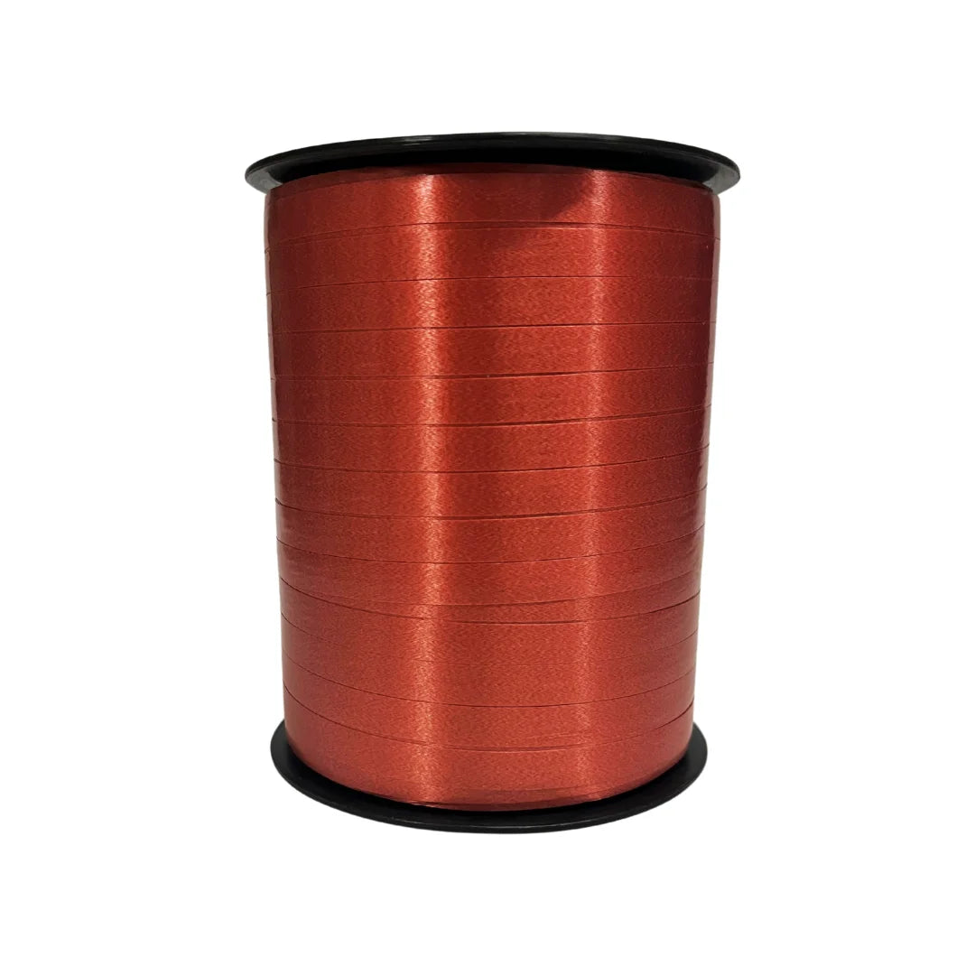 Bobine de bolduc satiné 7 mm × 500 m coloris bordeaux pour présentation soignée