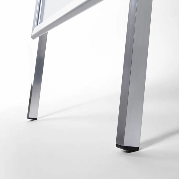 Chevalet publicitaire double face en aluminium éloxé noir, format A2, coins biseautés