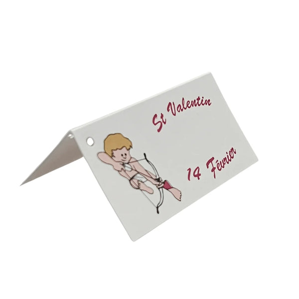 Détail du trou de fixation sur étiquette carton Fête des mères, compatible ruban et raphia