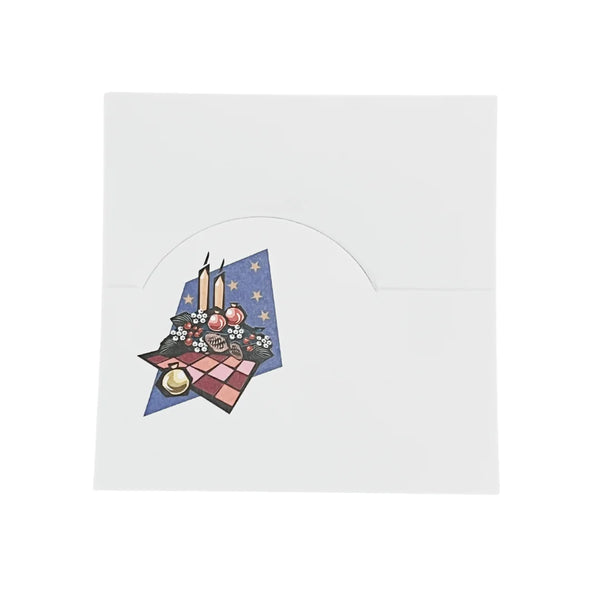 Détail étiquette carton pliable motif bougies – format 7,7 x 7,7 cm déplié