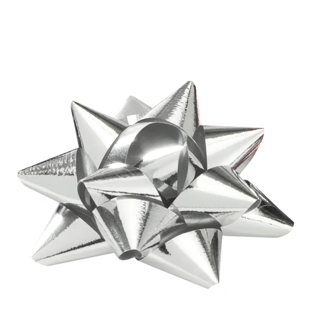 Étoiles adhésives argent finition miroir brillant sur emballage cadeau