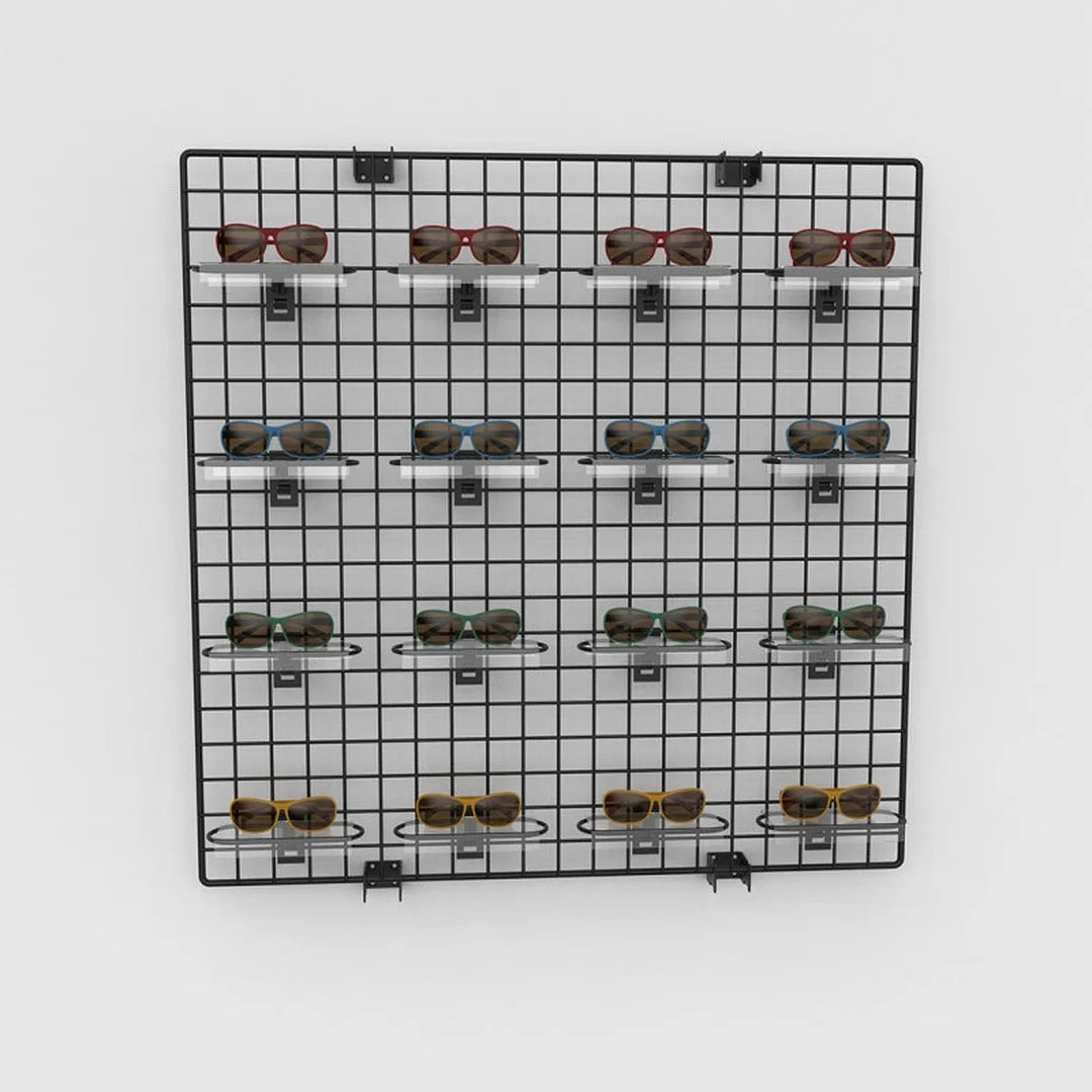 Grille murale à carrés de 5x5 cm en finition chromée pour agencement commerce