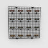 Grille murale à carrés de 5x5 cm en finition chromée pour agencement commerce