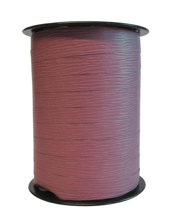 Bobine de crépon amarante mat 250 m, souple et résistante. Idéale pour fleuristes, emballages cadeaux, décorations et présentations.