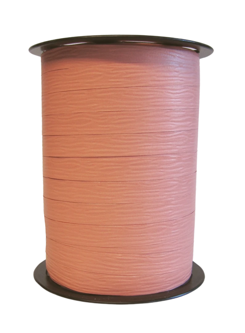 Bobine de crépon corail mat 250 m, souple et résistante. Idéale pour fleuristes, emballages cadeaux, décorations et présentations.