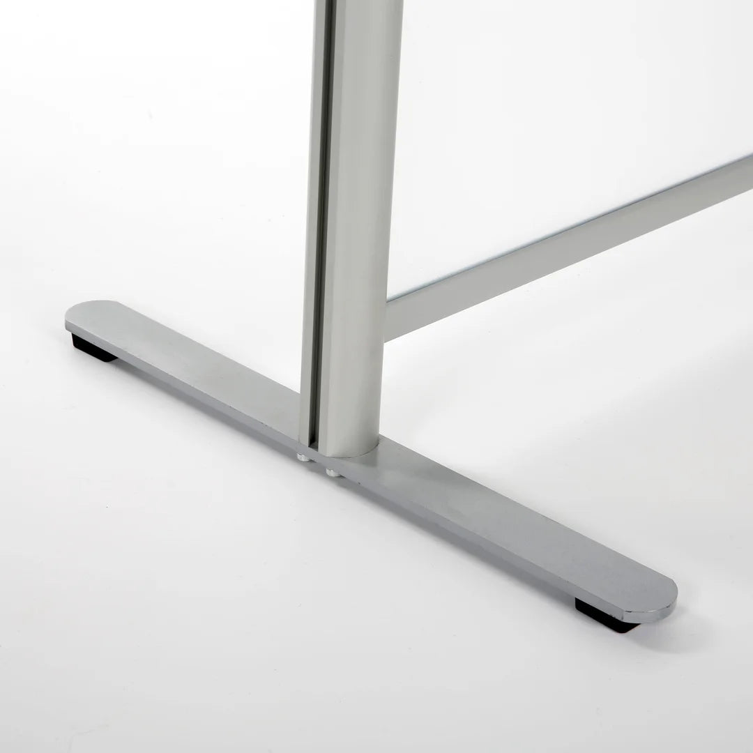 Détail cadre aluminium argent anodisé de la paroi hygiénique transparente autoportante
