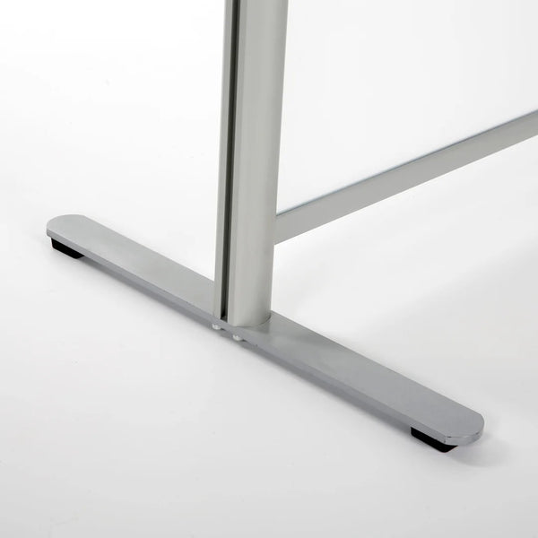 Détail cadre aluminium argent anodisé de la paroi hygiénique transparente autoportante