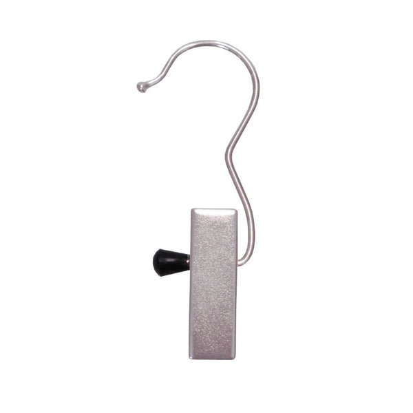 Pince en métal lisse 36 mm avec crochet cintre intégré pour suspendre vêtements et accessoires en boutique