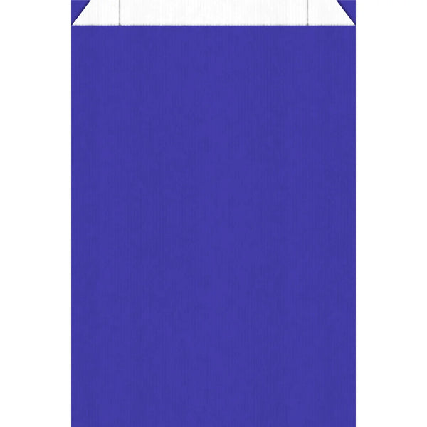 Pochettes cadeau kraft blanc coloré avec soufflet, format moyen, présentées ouvertes sur un comptoir de magasin
