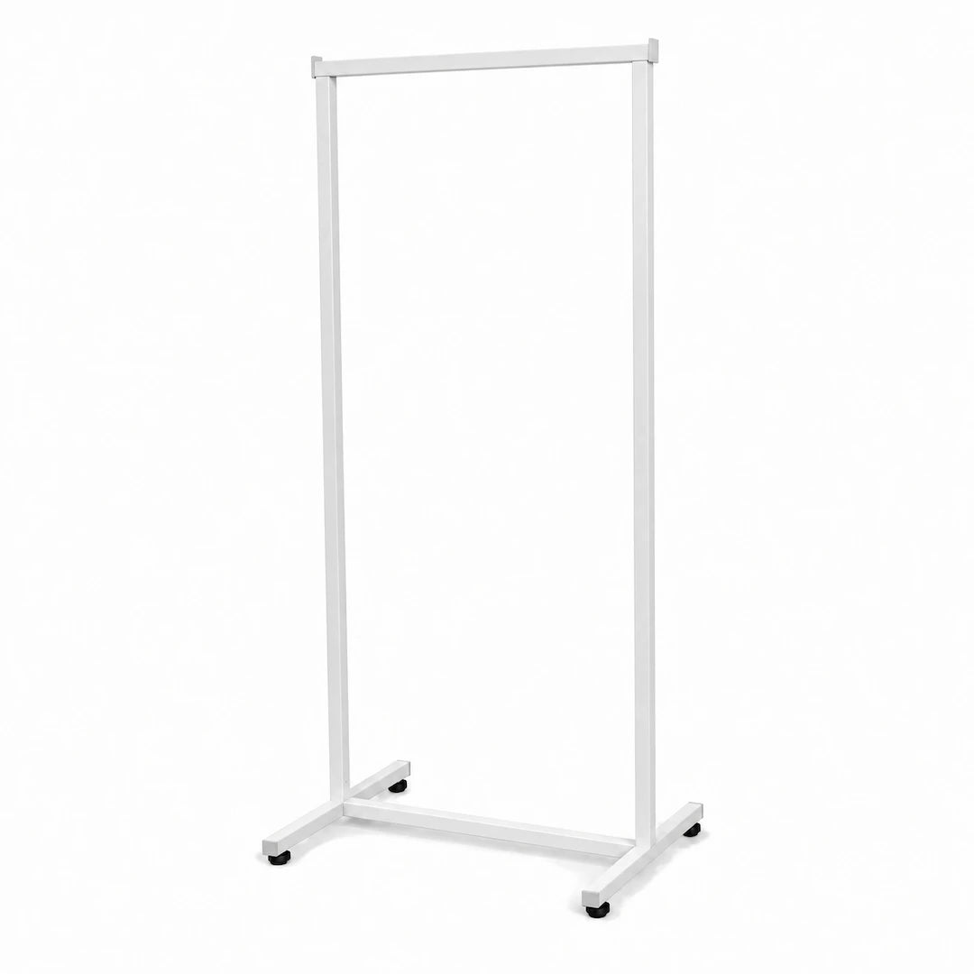 Portant vêtements en tube carré finition blanc mat hauteur 152cm pour boutique et showroom