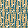 Rouleau de papier kraft brun à motifs chevrons bleu et blanc imprimés, solide et recyclable, idéal pour emballage cadeau, fleuristes et commerces de détail.