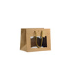 Détail sac papier kraft brun avec fenêtre transparente et cordelière assortie