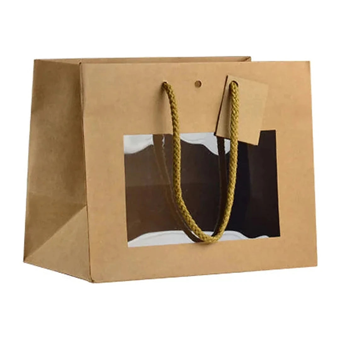 Détail sac papier kraft brun avec fenêtre transparente et cordelière assortie