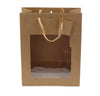 Sac vitrine vertical kraft brun avec fenêtre, 175 g/m², poignées cordelières et fond renforcé, carte cadeau incluse. Élégant et recyclable.