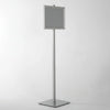 Support d'affichage A3 sur pied réglable en hauteur – signalétique commerce et restauration, finition alu