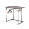 Table de présentation Triplo H 97 cm finition chromée avec 2 barres penderies, structure modulaire pour magasin