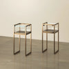 Table vitrine TM-45T finition bronze anodisé avec structure métallique et verre.