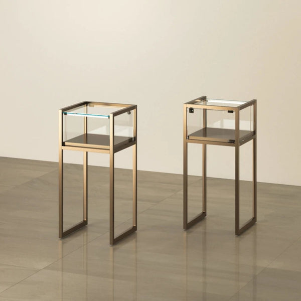 Table vitrine TM-45T finition bronze anodisé avec structure métallique et verre.