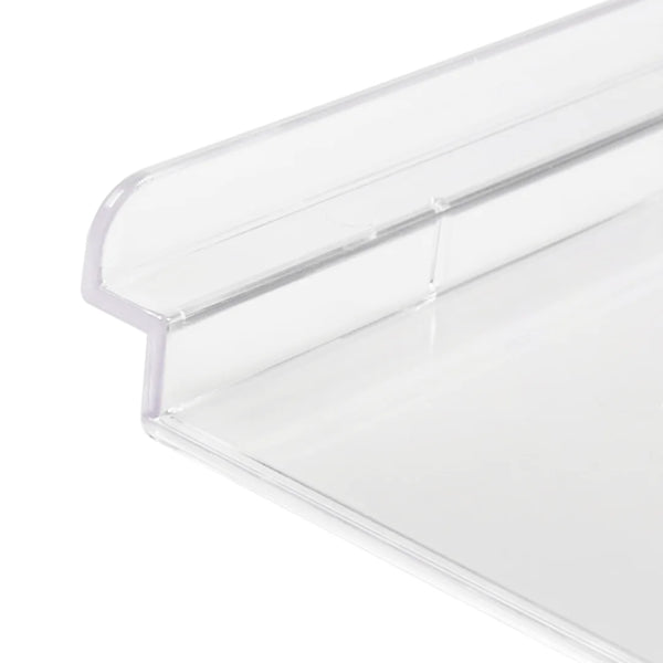 Détail de la tablette à chaussure en polystyrène transparent sur panneau rainuré, vue rapprochée