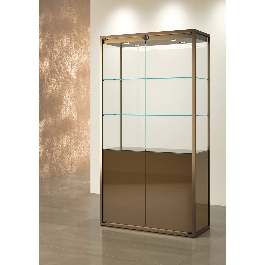 Vitrine colonne TM-95VM bronze en verre avec meuble bas intégré et éclairage LED pour présenter bijoux, montres et objets précieux.