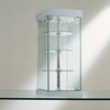 Glasvitrine Säule mit runden Glasböden und LED-Beleuchtung für 360°-Präsentation von Produkten und Sammlerstücken.