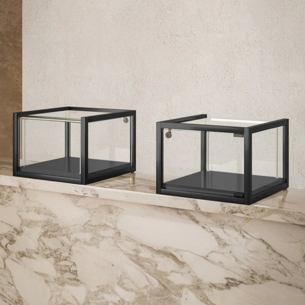 Vitrine comptoir en verre et aluminium noir TM-45TB pour boutiques et espaces d’exposition.