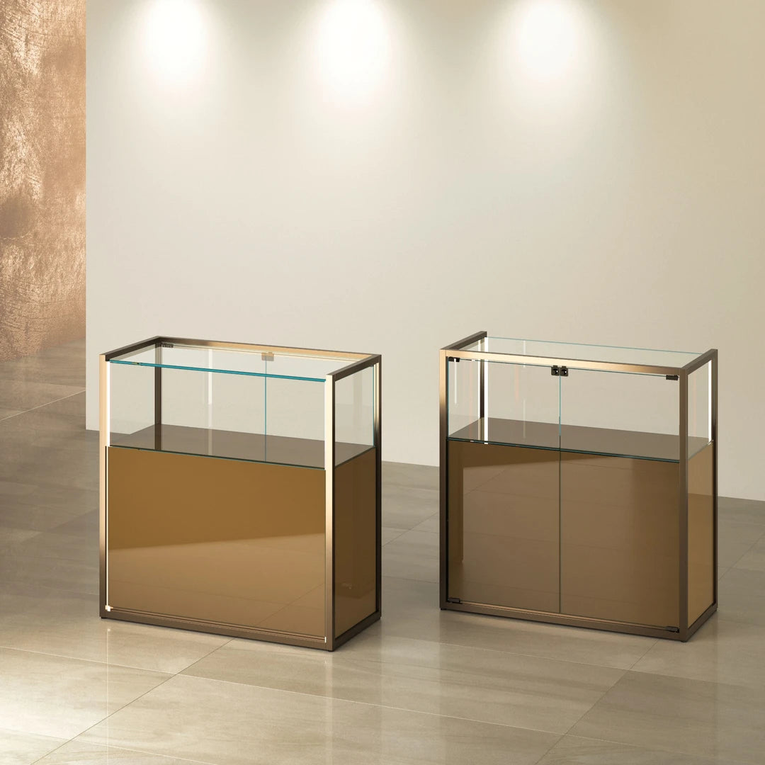 Grande vitrine d’exposition TM-95B finition bronze anodisé pour produits haut de gamme.