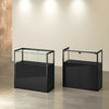Grande vitrine TM-95BM avec rangement inférieur fermé et structure aluminium noir.