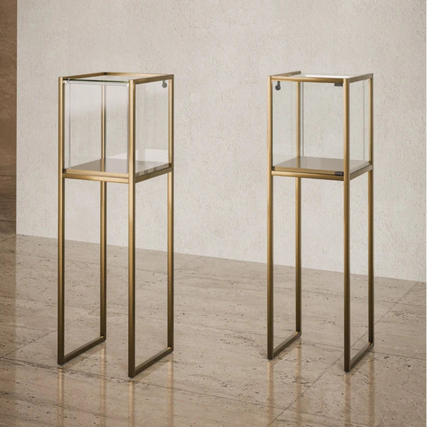 Vitrine podium en verre finition bronze anodisé TM-45TA pour exposition haut de gamme.