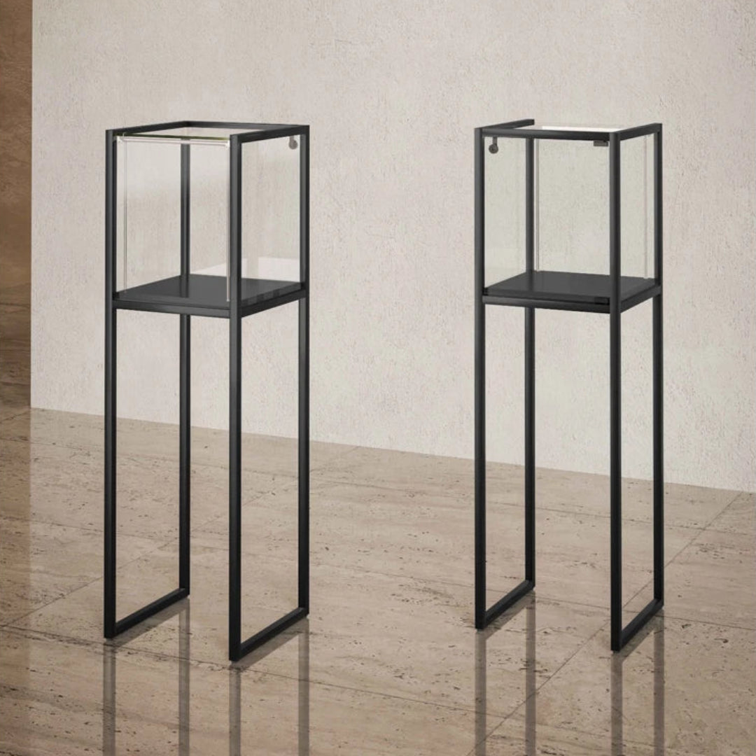 Vitrine podium en verre finition bronze anodisé TM-45TA pour exposition haut de gamme.