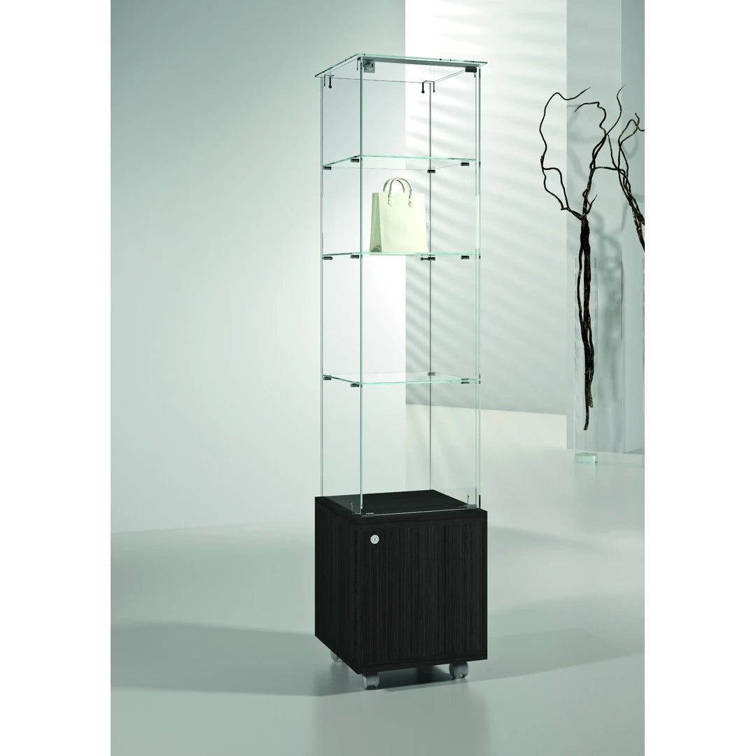 Vitrine en verre, 3 étagères et box de rangement sur roulettes pour exposition et stockage de produits en magasin.
