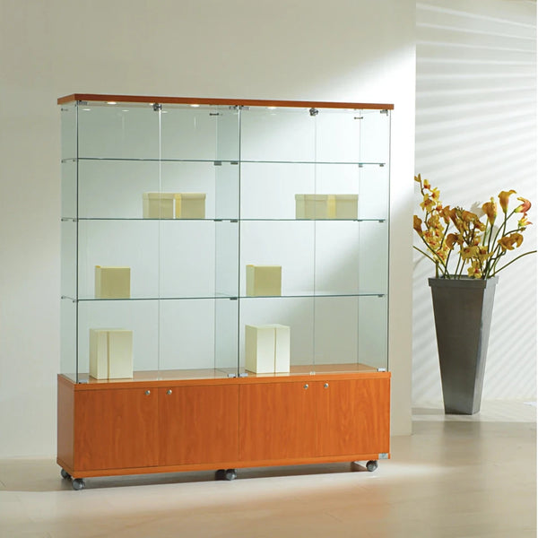 Vitrine en verre avec LED, 6 étagères et box de rangement sur roulettes pour exposition et stockage de produits en magasin.