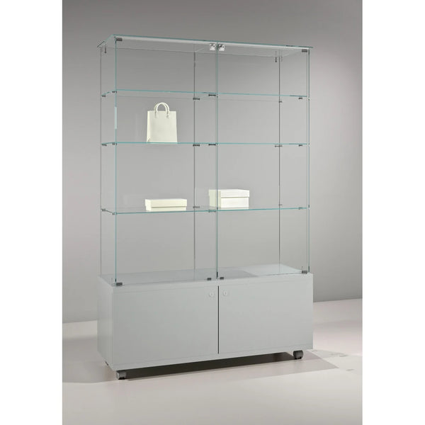 Vitrine en verre, 6 étagères et box de rangement sur roulettes pour exposition et stockage de produits en magasin.