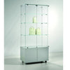 Vitrine en verre, 3 étagères et box de rangement sur roulettes pour exposition et stockage de produits en magasin.
