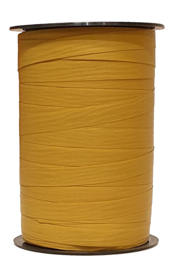 Bobine de crépon caramel mat 250 m, souple et résistante. Idéale pour fleuristes, emballages cadeaux, décorations et présentations.