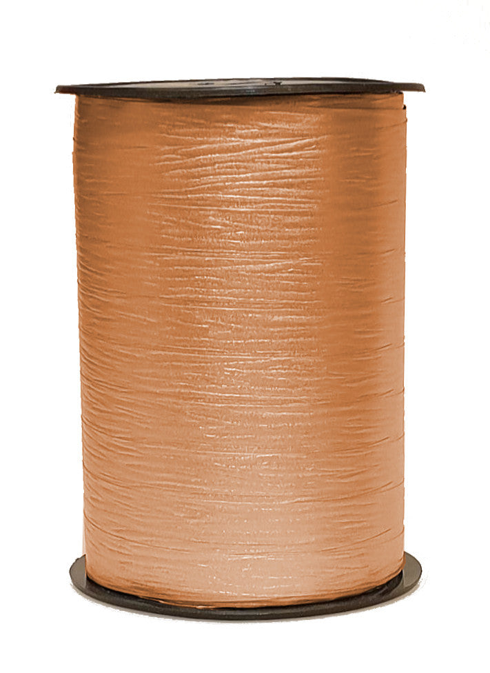 Bobine de crépon cuivre mat 250 m, souple et résistante. Idéale pour fleuristes, emballages cadeaux, décorations et présentations.