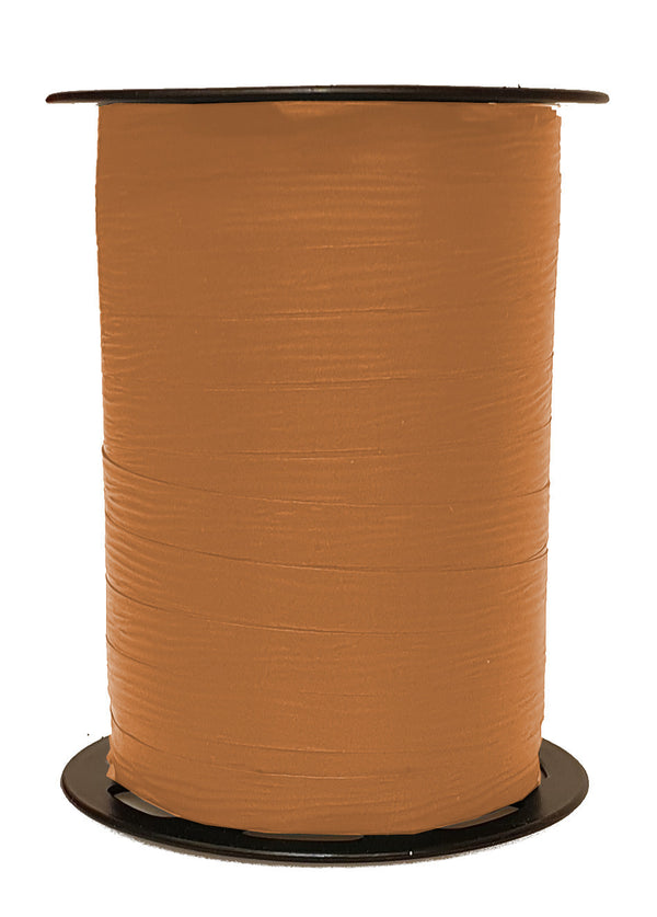 Bobine de crépon fauve mat 250 m, souple et résistante. Idéale pour fleuristes, emballages cadeaux, décorations et présentations.
