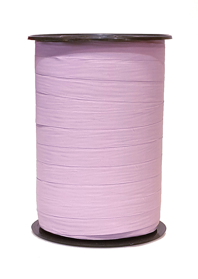 Bobine de crépon lilas mat 250 m, souple et résistante. Idéale pour fleuristes, emballages cadeaux, décorations et présentations.