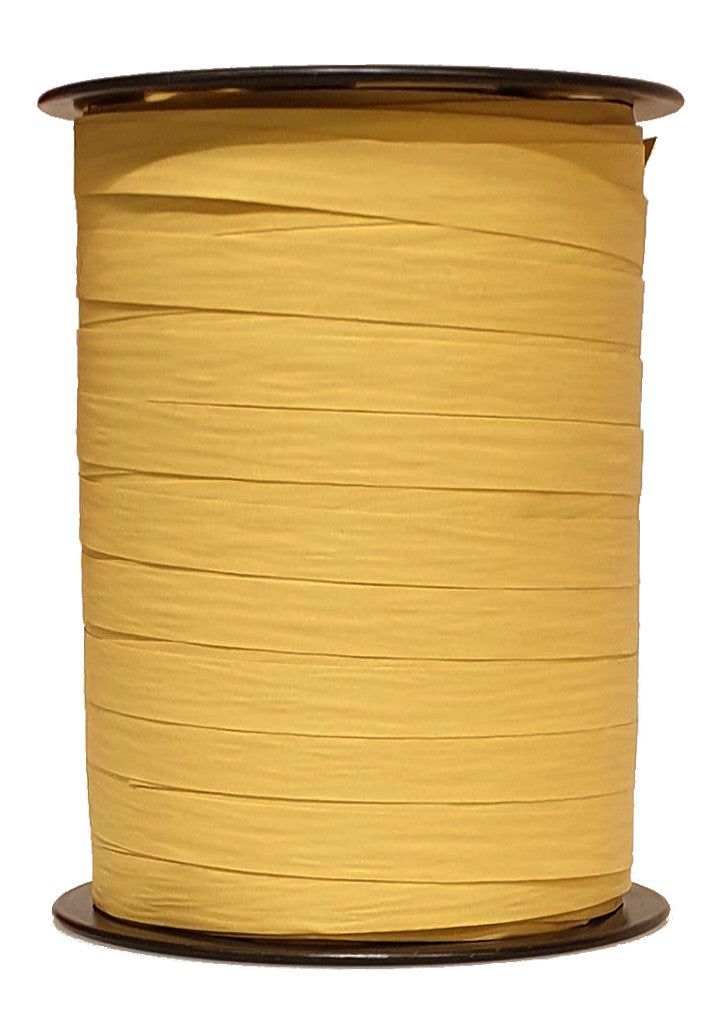 Bobine de crépon naturel mat 250 m, souple et résistante. Idéale pour fleuristes, emballages cadeaux, décorations et présentations.
