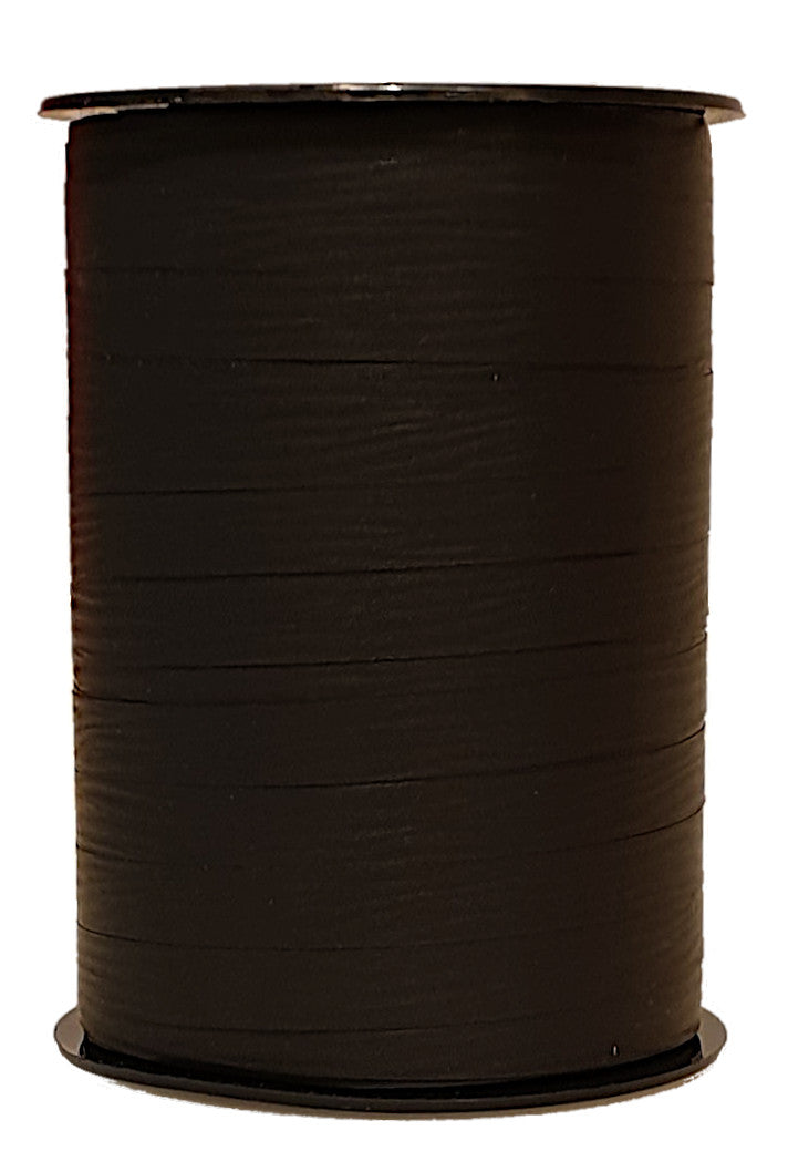 Bobine de crépon noir mat 250 m, souple et résistante. Idéale pour fleuristes, emballages cadeaux, décorations et présentations.