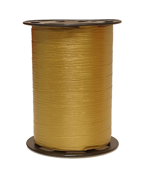 Bobine de crépon or mat 250 m, souple et résistante. Idéale pour fleuristes, emballages cadeaux, décorations et présentations.
