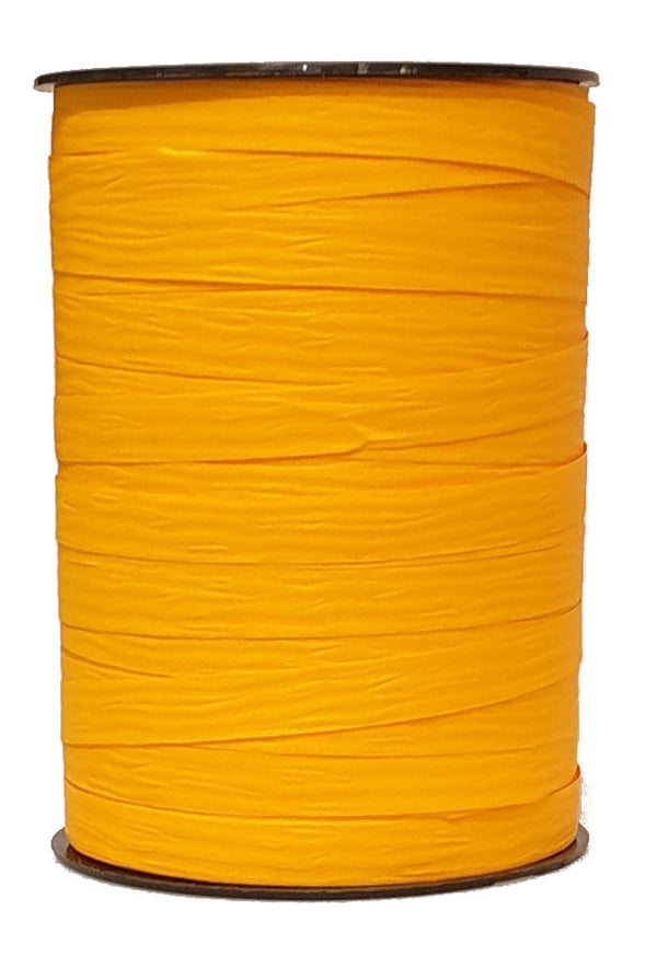 Bobine de crépon orange mat 250 m, souple et résistante. Idéale pour fleuristes, emballages cadeaux, décorations et présentations.