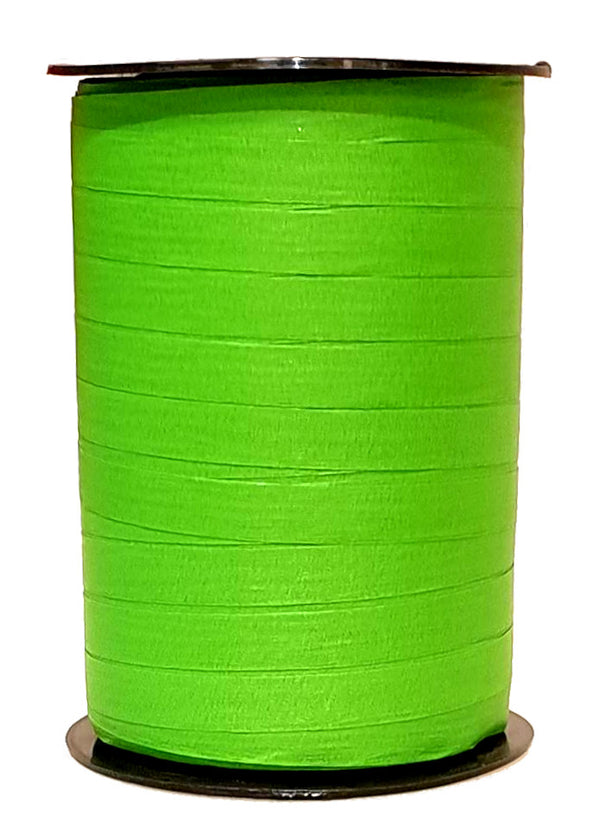 Bobine de crépon pomme mat 250 m, souple et résistante. Idéale pour fleuristes, emballages cadeaux, décorations et présentations.